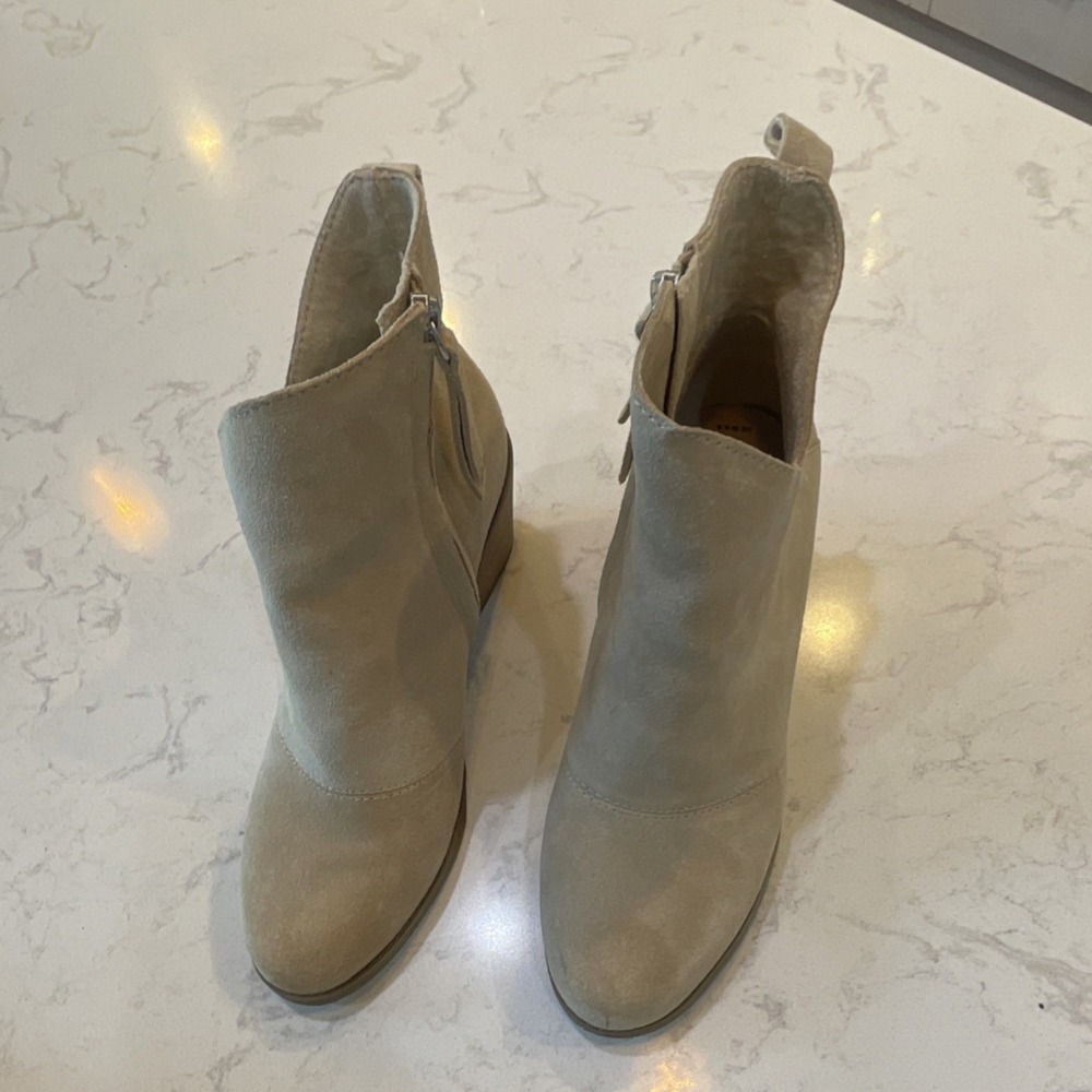TOMS Womens Beige Suede Wedge Ankle Bootie Zipper US 8.5 EU 39